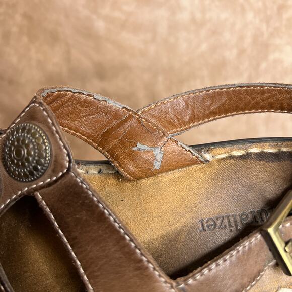 Naturalizer Low Heel Gladiator Sandals Brown Strappy Leather Floral Medallions - Picture 8 of 13